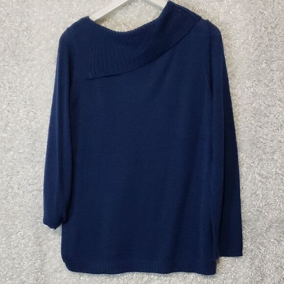 NWOT Blue sweater with button detail - Picture 4 of 4